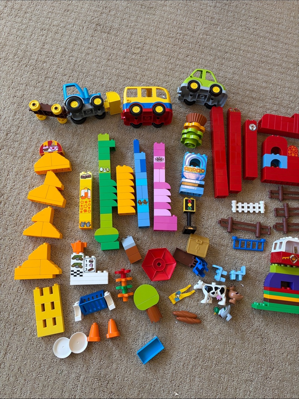 200+ LEGO Duplo Assortment: Farm, Cafe, City